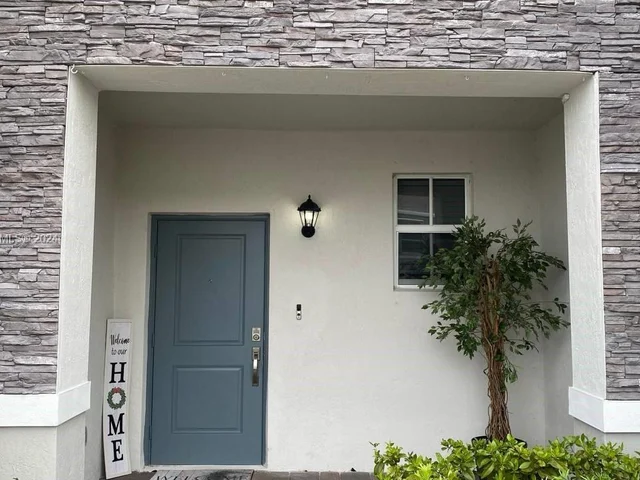 838 SE 17th St, Homestead FL 33034