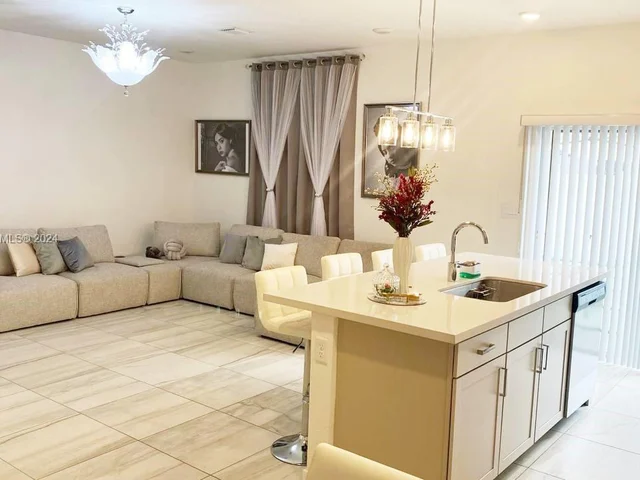 838 SE 17th St, Homestead FL 33034