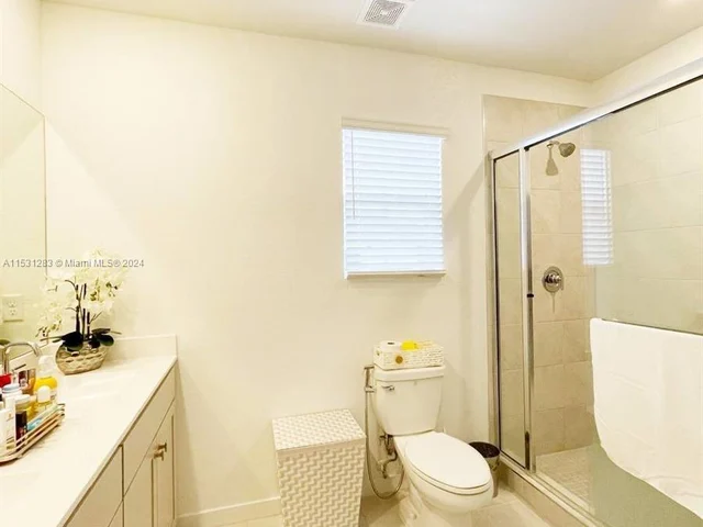 838 SE 17th St, Homestead FL 33034