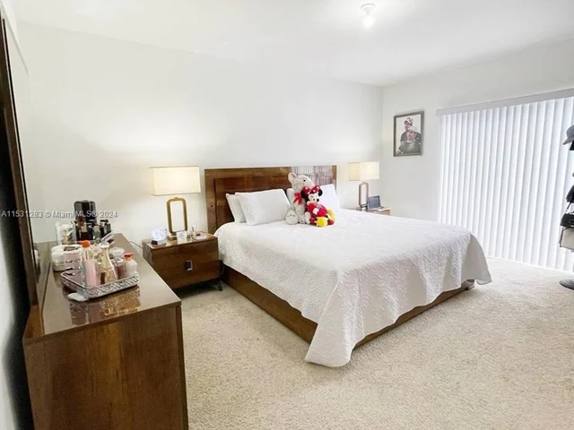 838 SE 17th St, Homestead FL 33034