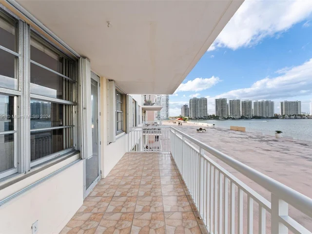 251 174th St # 319, Sunny Isles Beach FL 33160