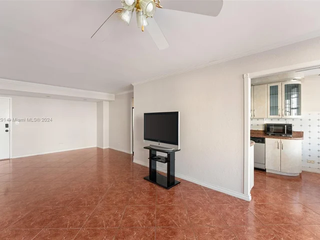 251 174th St # 319, Sunny Isles Beach FL 33160