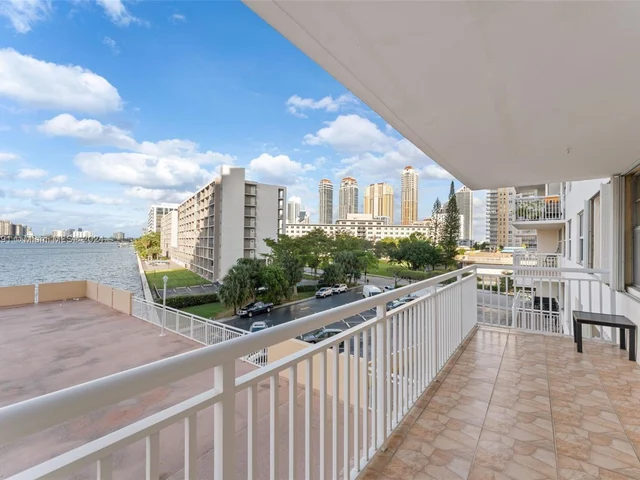 251 174th St # 319, Sunny Isles Beach FL 33160