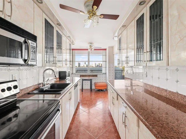 251 174th St # 319, Sunny Isles Beach FL 33160