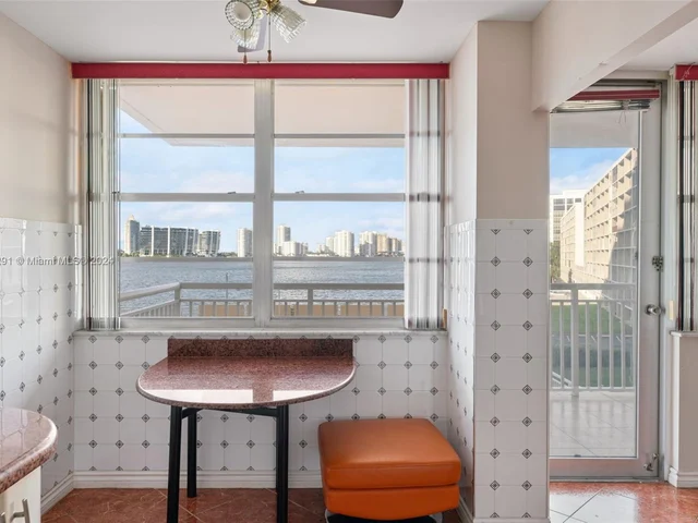 251 174th St # 319, Sunny Isles Beach FL 33160