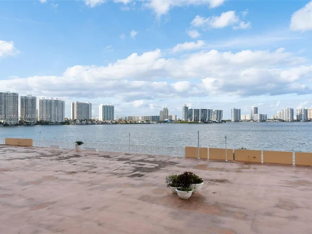 251 174th St # 319, Sunny Isles Beach FL 33160