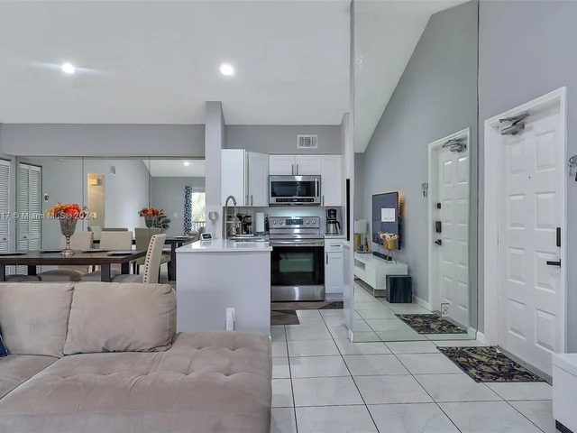 3001 N Oakland Forest Dr # 301, Oakland Park FL 33309