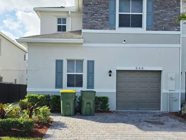 848 SE 17th St # 1, Homestead FL 33034