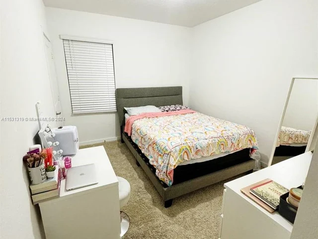 848 SE 17th St # 1, Homestead FL 33034