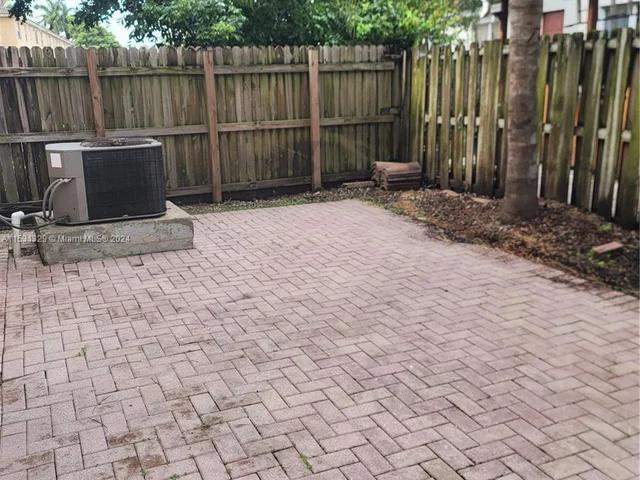 933 NE 42nd Ave, Homestead FL 33033