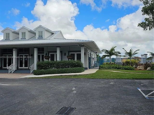 933 NE 42nd Ave, Homestead FL 33033