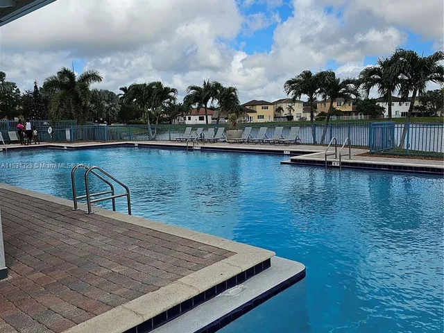 933 NE 42nd Ave, Homestead FL 33033