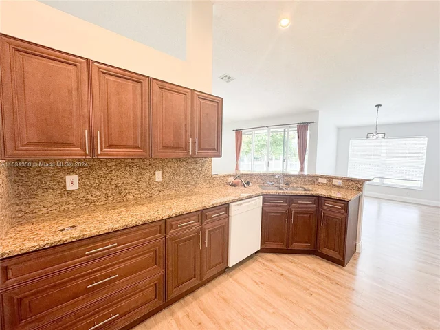 1574 NW 103 Ter, Coral Springs FL 33071