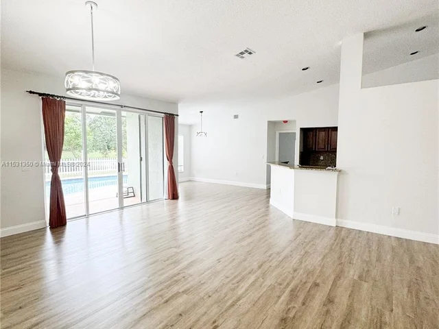 1574 NW 103 Ter, Coral Springs FL 33071