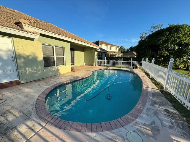 1574 NW 103 Ter, Coral Springs FL 33071