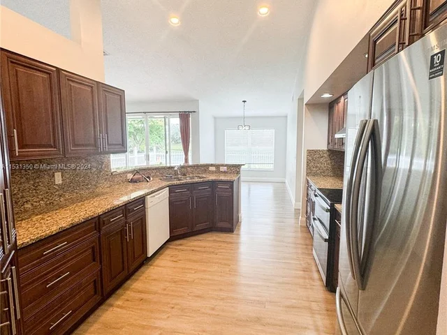 1574 NW 103 Ter, Coral Springs FL 33071