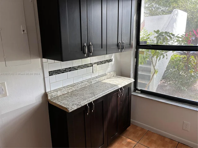 206 Lake Pointe Dr # 105, Oakland Park FL 33309