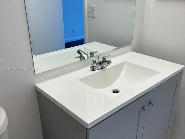 206 Lake Pointe Dr # 105, Oakland Park FL 33309