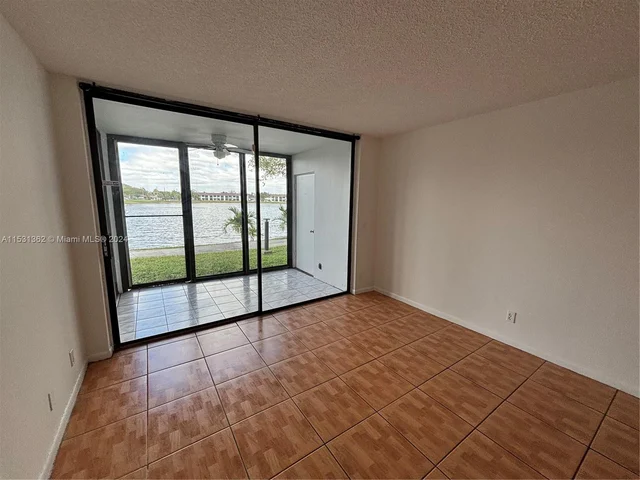 206 Lake Pointe Dr # 105, Oakland Park FL 33309
