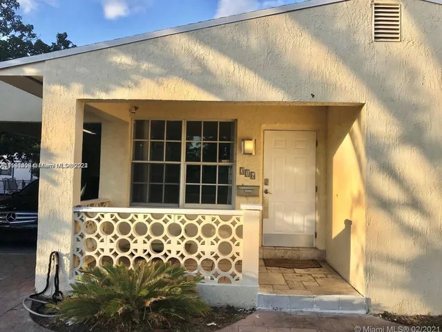 316 SW 2nd Ter, Hallandale Beach FL 33009