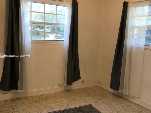 316 SW 2nd Ter, Hallandale Beach FL 33009