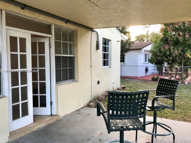 316 SW 2nd Ter, Hallandale Beach FL 33009