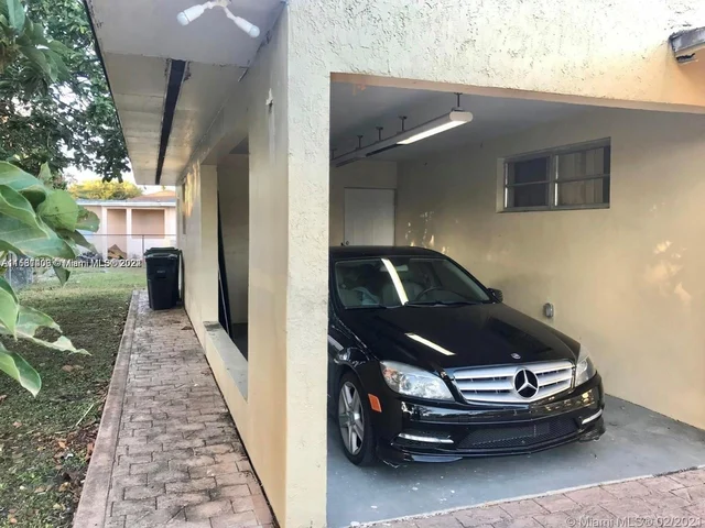 316 SW 2nd Ter, Hallandale Beach FL 33009