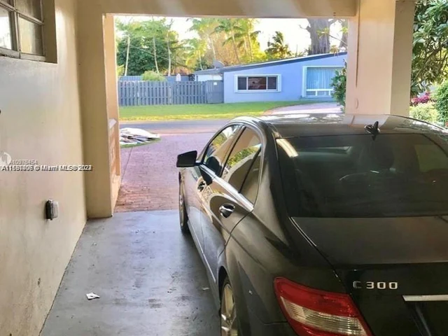 316 SW 2nd Ter, Hallandale Beach FL 33009