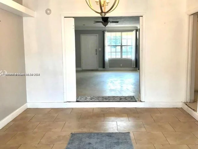 316 SW 2nd Ter, Hallandale Beach FL 33009