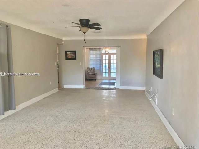 316 SW 2nd Ter, Hallandale Beach FL 33009