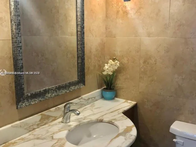 316 SW 2nd Ter, Hallandale Beach FL 33009