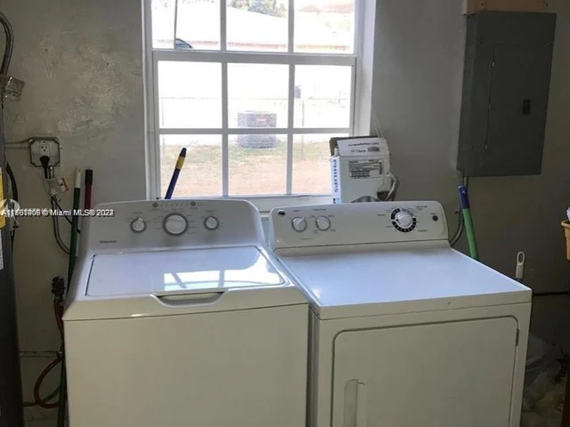 316 SW 2nd Ter, Hallandale Beach FL 33009