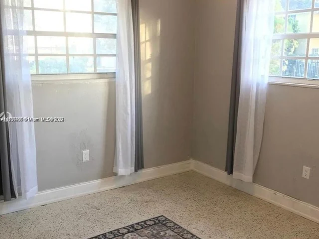 316 SW 2nd Ter, Hallandale Beach FL 33009