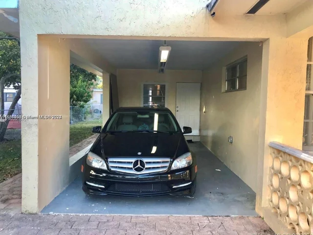 316 SW 2nd Ter, Hallandale Beach FL 33009