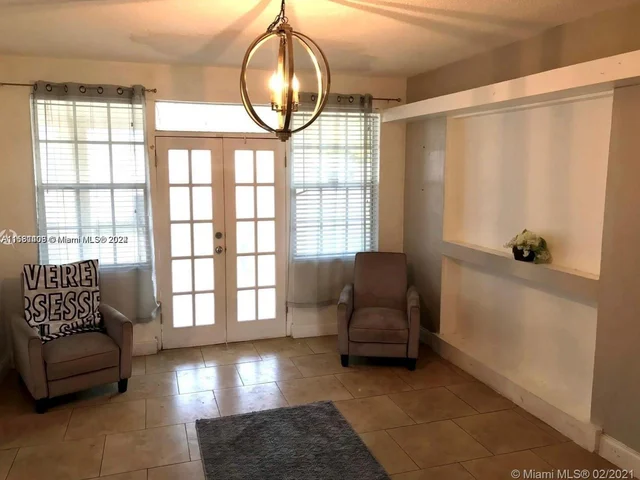 316 SW 2nd Ter, Hallandale Beach FL 33009