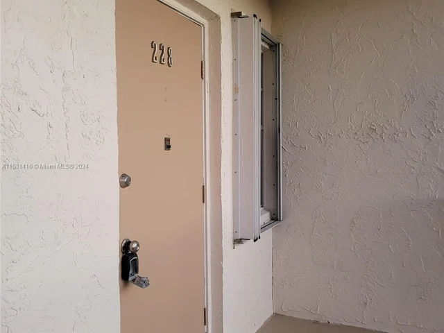 130 Lake Meryl Dr # 228, West Palm Beach FL 33411