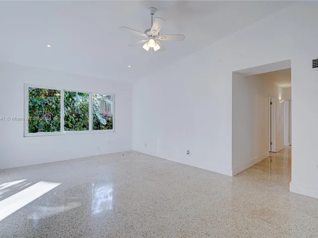 422 31st St, West Palm Beach FL 33407