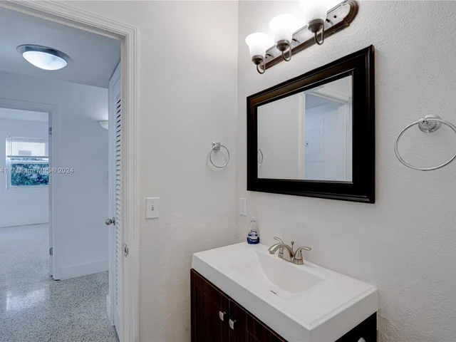 422 31st St, West Palm Beach FL 33407