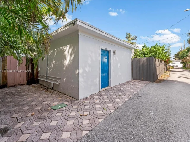 422 31st St, West Palm Beach FL 33407