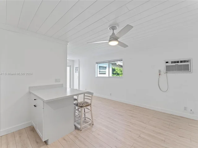 422 31st St, West Palm Beach FL 33407