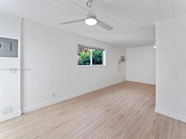 422 31st St, West Palm Beach FL 33407