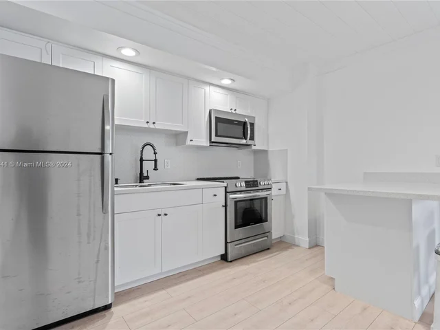 422 31st St, West Palm Beach FL 33407