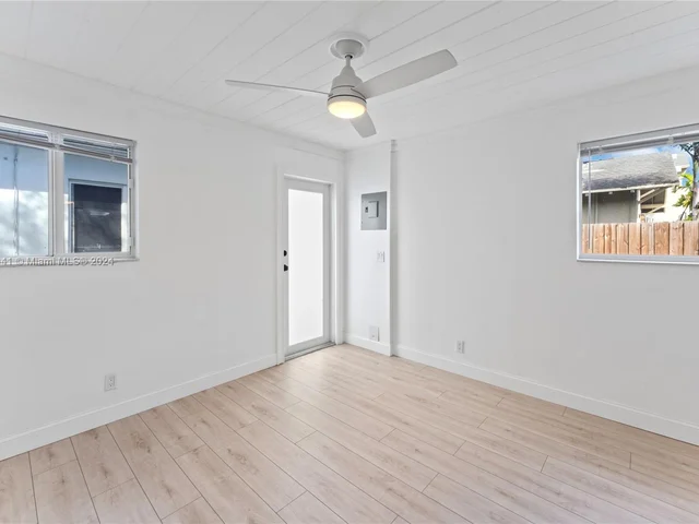 422 31st St, West Palm Beach FL 33407