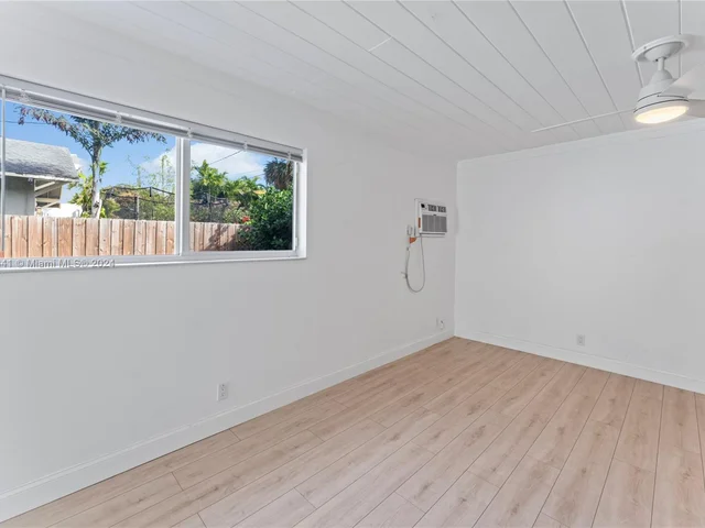 422 31st St, West Palm Beach FL 33407