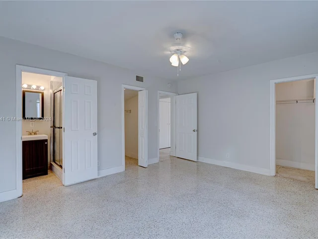 422 31st St, West Palm Beach FL 33407