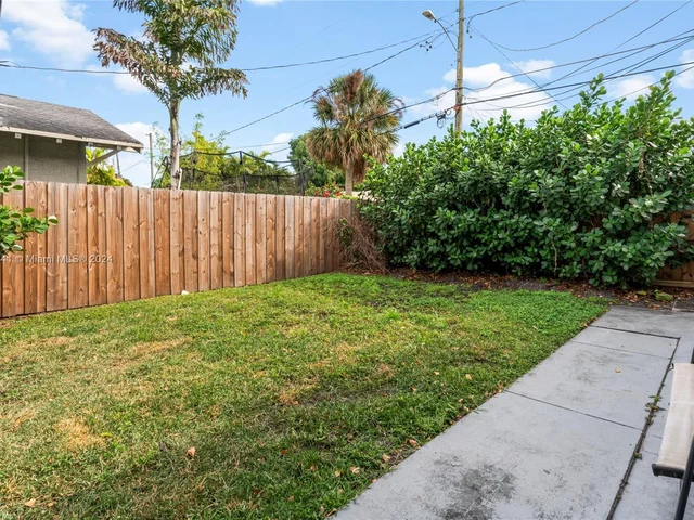 422 31st St, West Palm Beach FL 33407