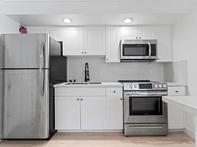 422 31st St, West Palm Beach FL 33407