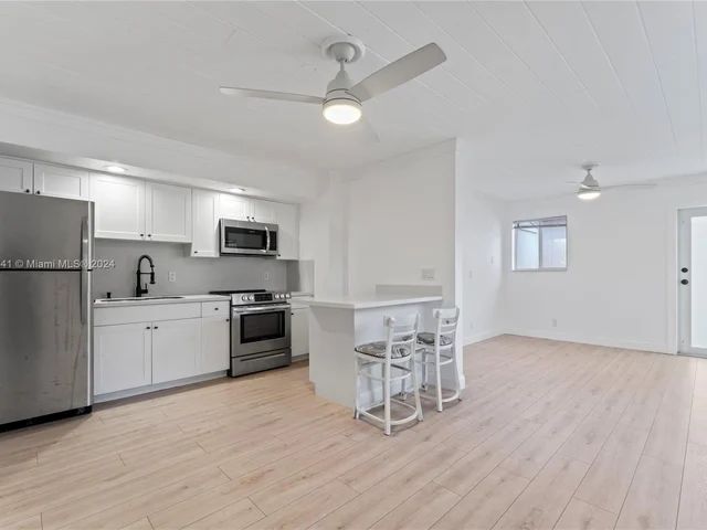 422 31st St, West Palm Beach FL 33407