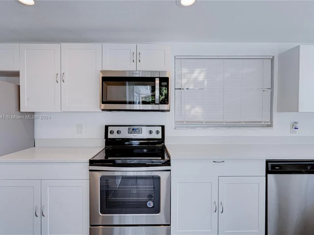 422 31st St, West Palm Beach FL 33407