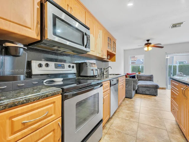 1141 NW 126th Pl, Miami FL 33182